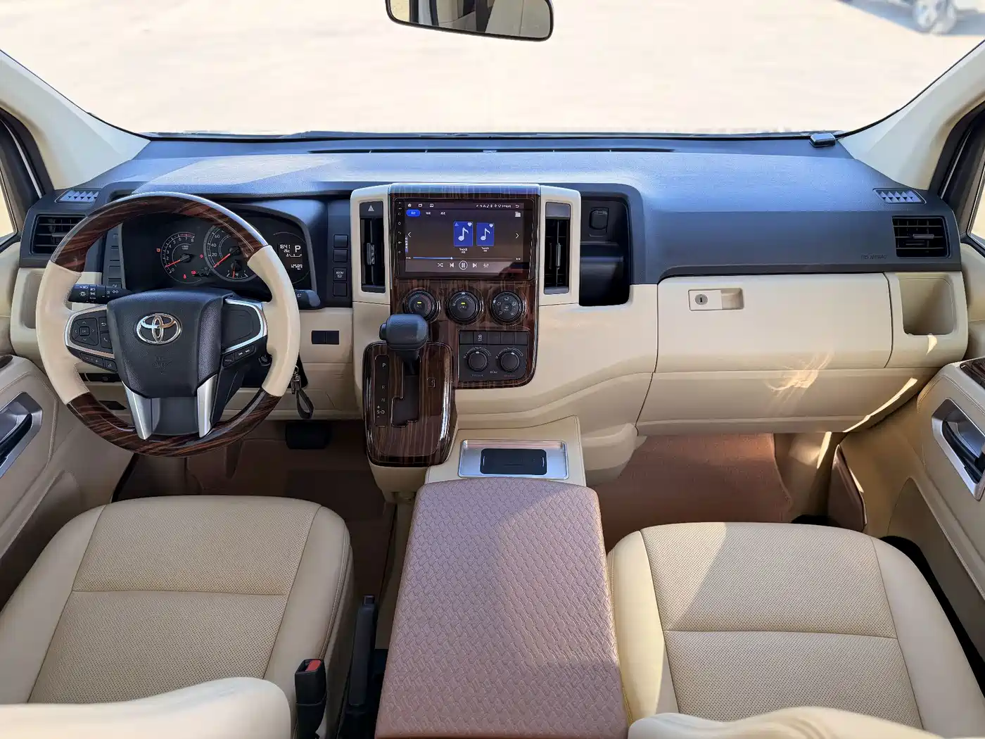 Toyota HIACE 2025