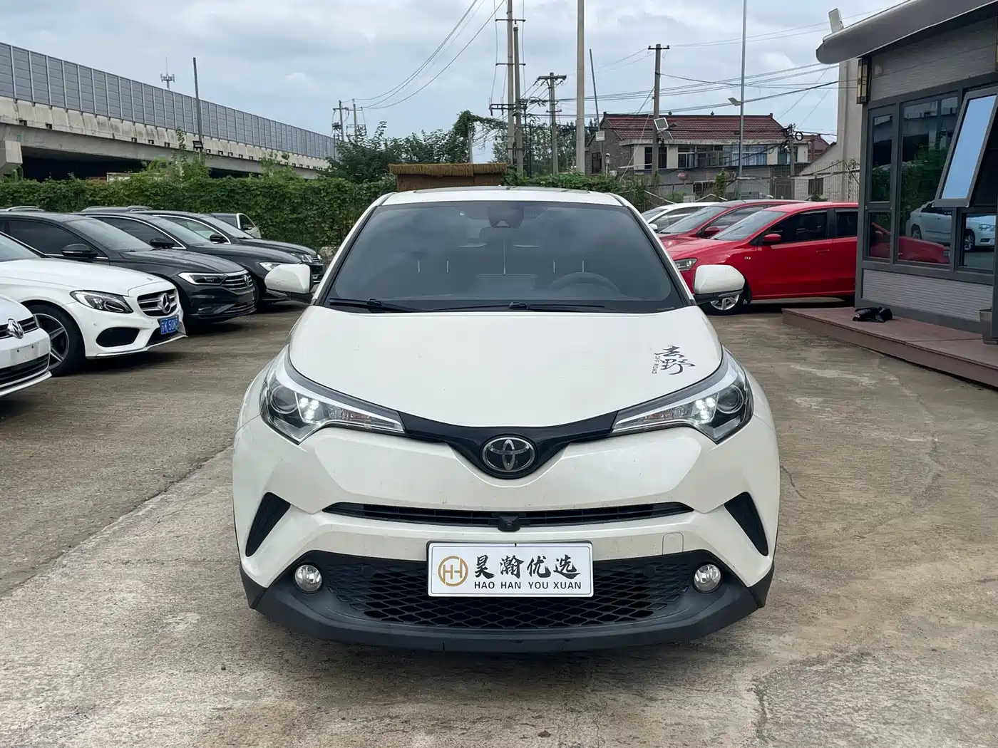 Фото 3 - Toyota C-HR