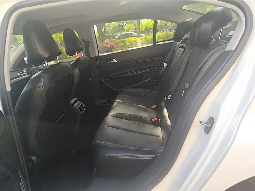 Peugeot 408 2014 1.8L Automatic Luxury Edition фото 17