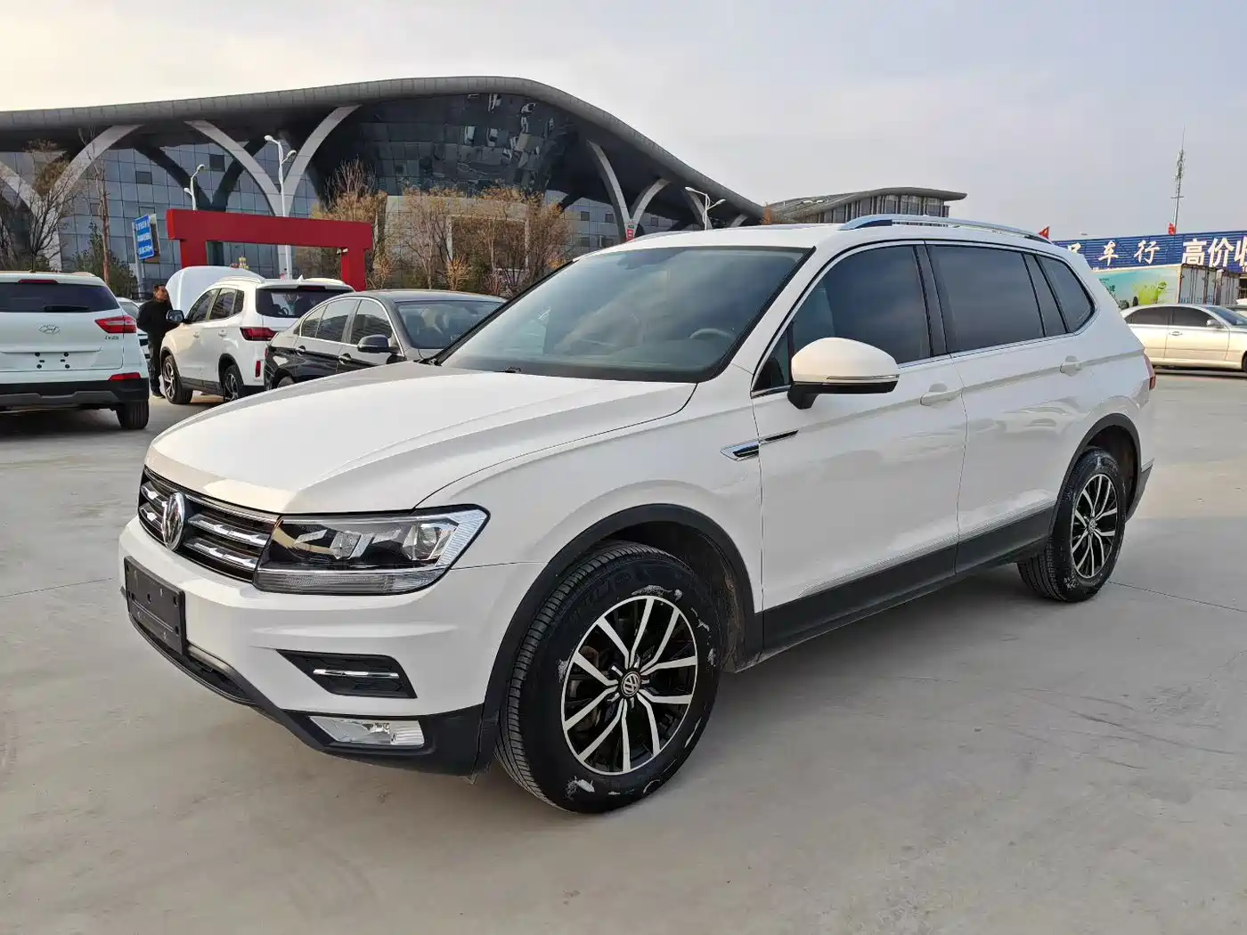 Volkswagen Tiguan L 2018 Facelift 330TSI Automatic 2WD Luxury Edition