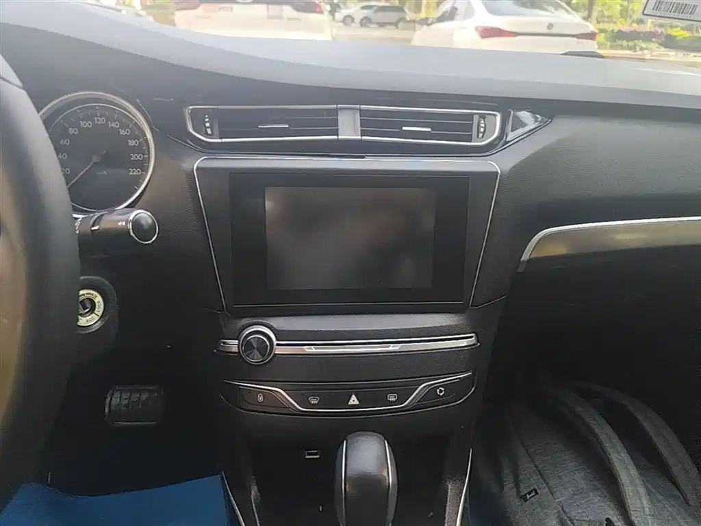 Peugeot 408 2014 1.8L Automatic Luxury Edition фото 13