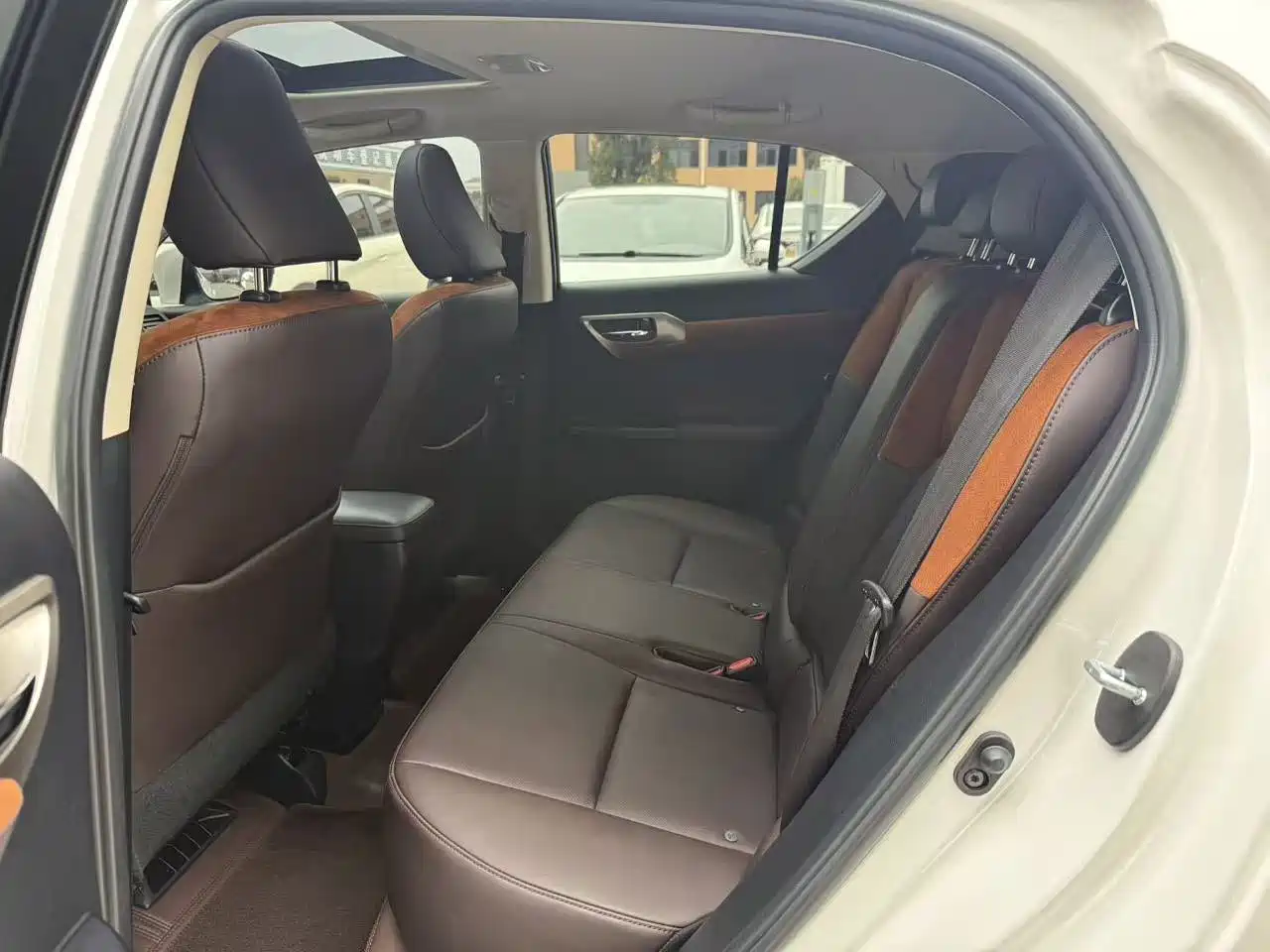 Lexus CT 2019 2017 CT200h Comfort Two-Tone China V