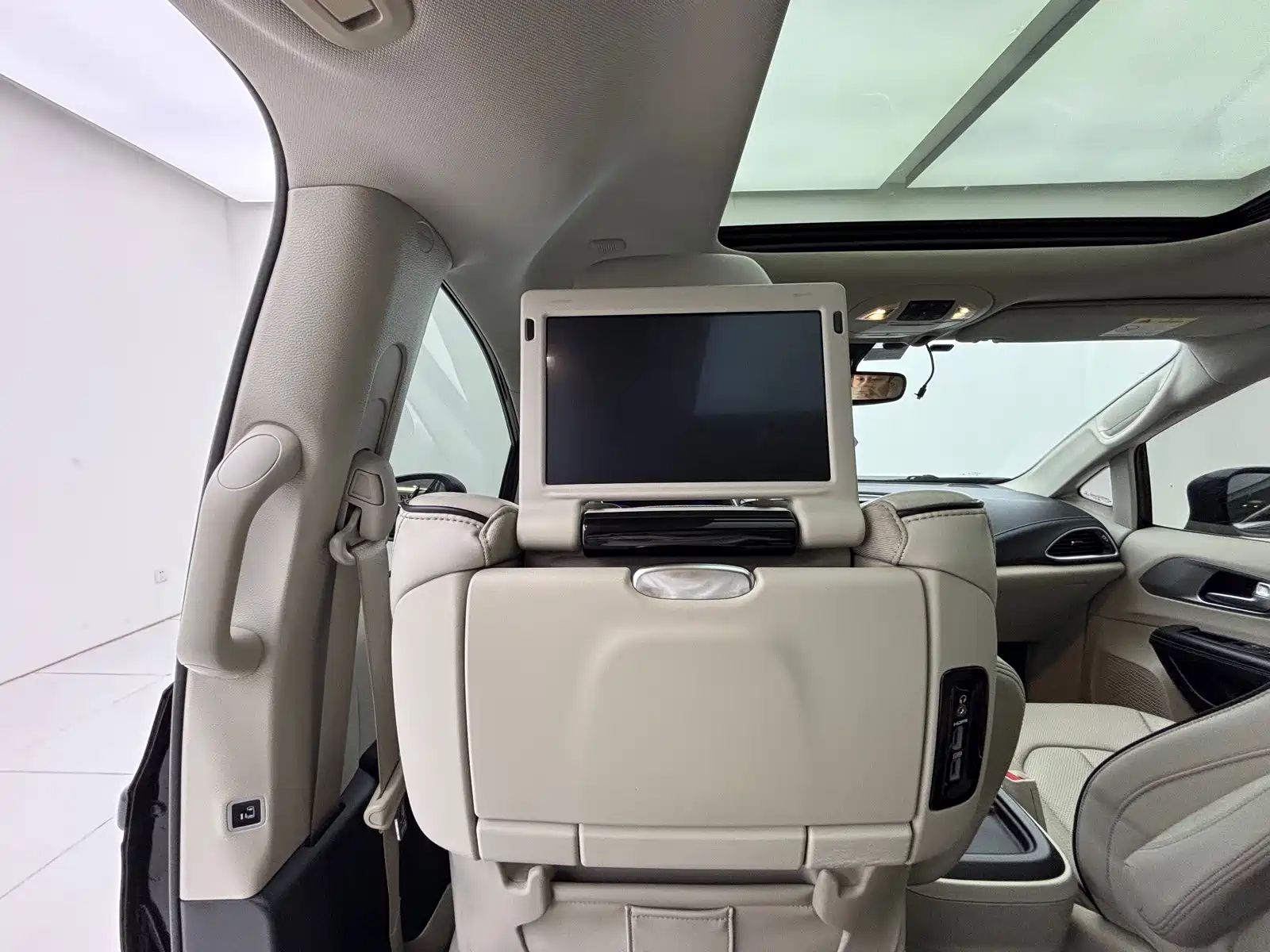 Фото 5 - Chrysler Pacifica PHEV