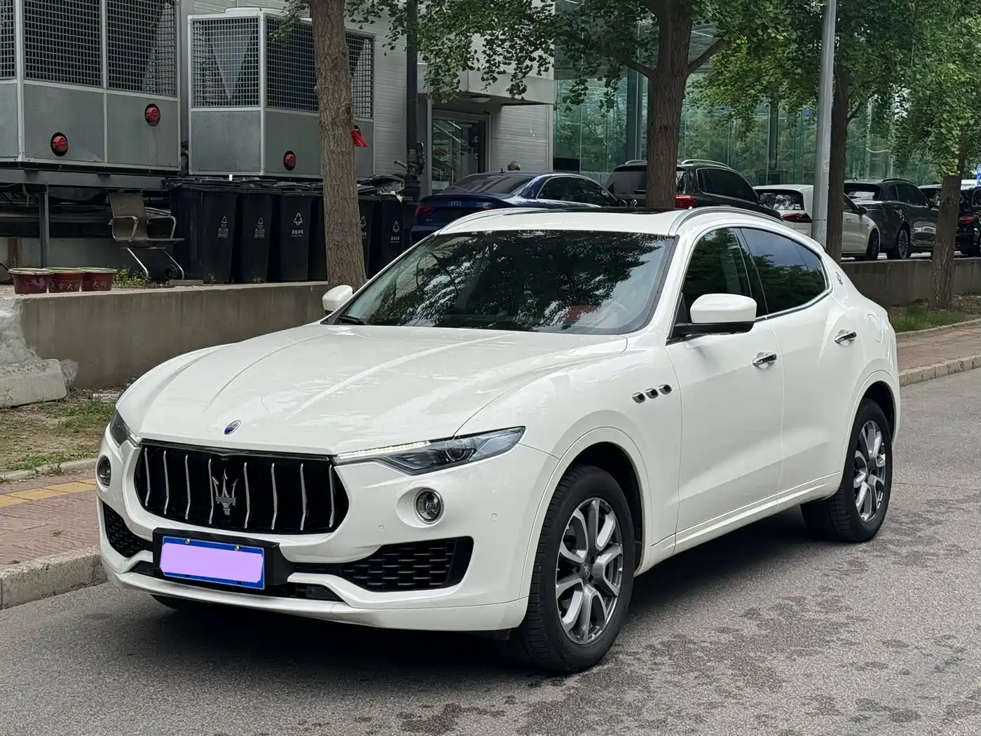 Фото 3 - Maserati Levante