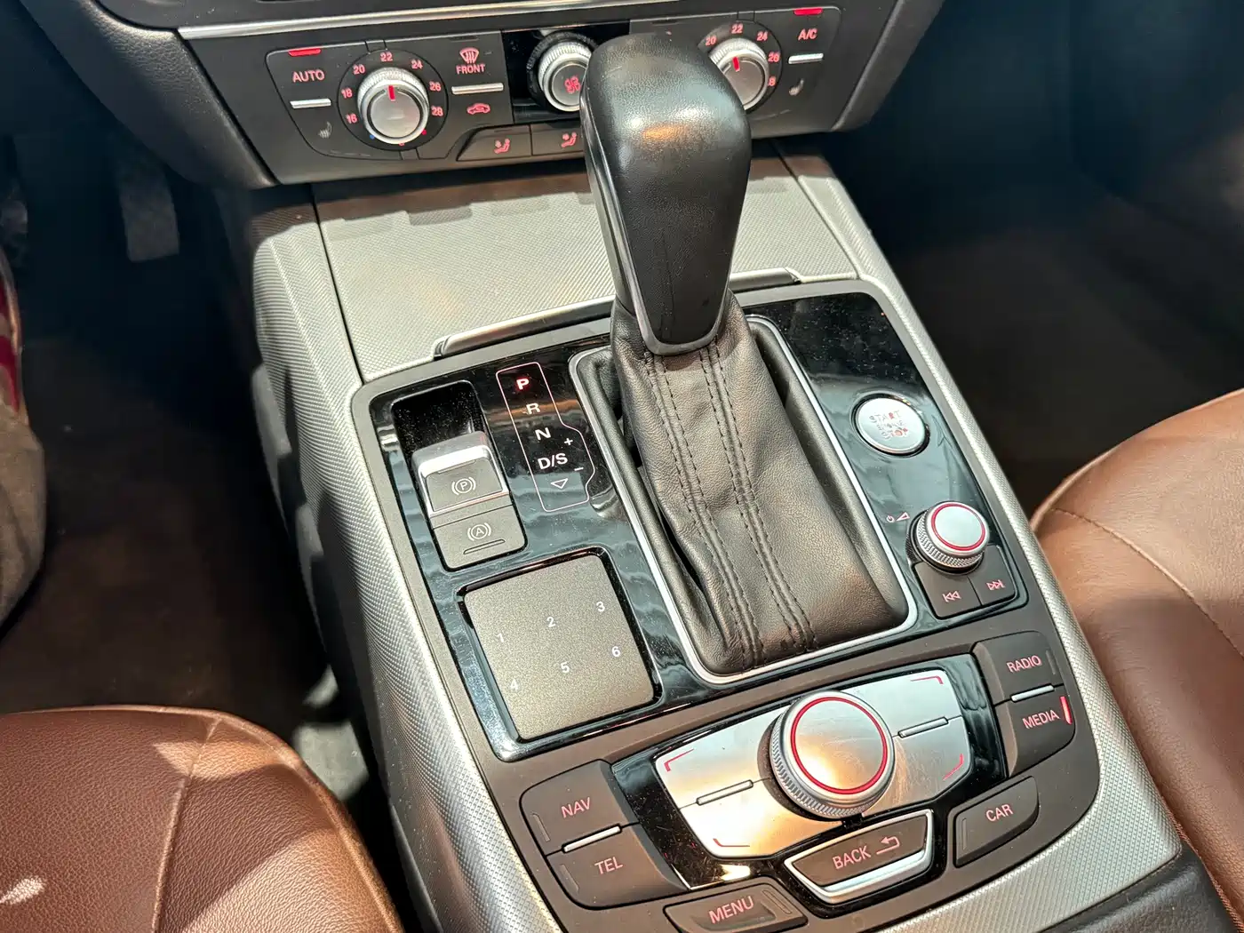 Фото 11 - Audi A6L