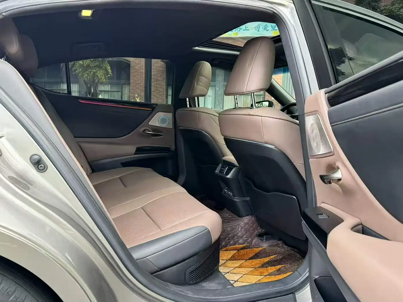 Lexus ES 2022 300h Excellence Edition фото 6