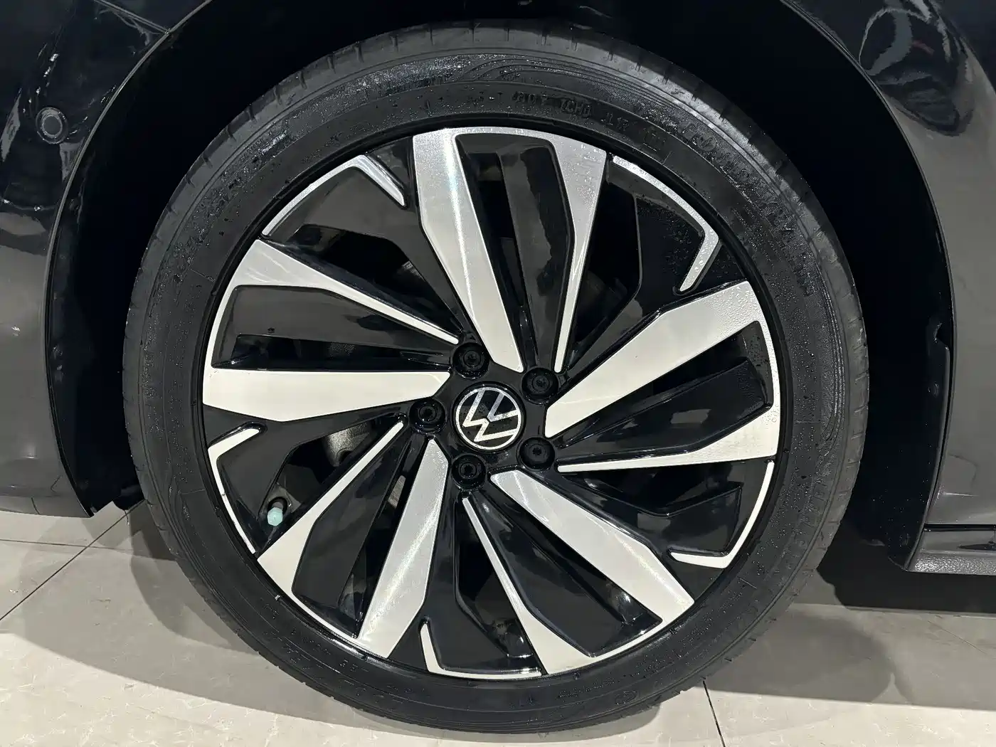 Volkswagen Passat 2022 330TSI Starlight Luxury Edition фото 16
