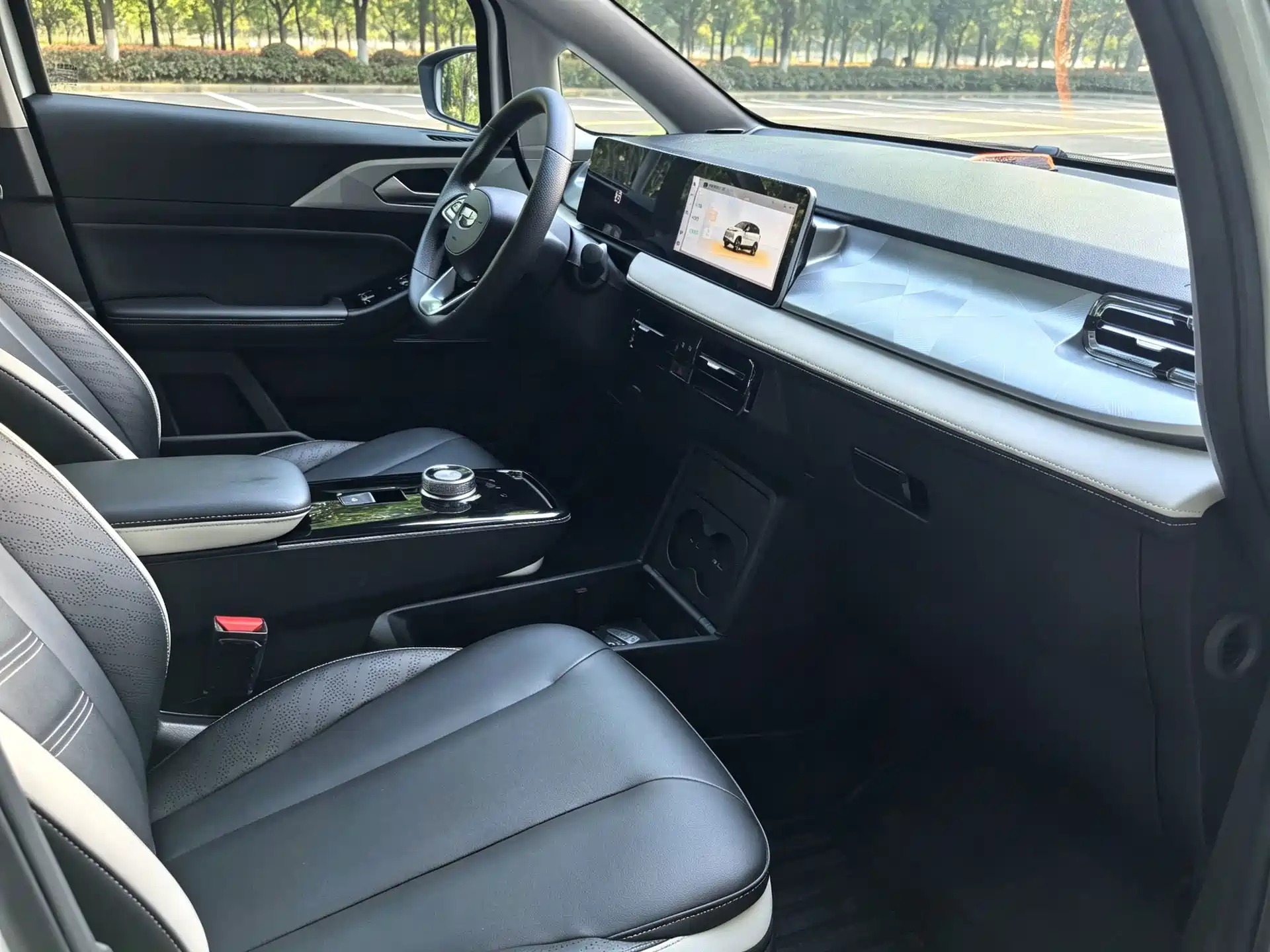 Фото 6 - Geely Geometry E Firefly