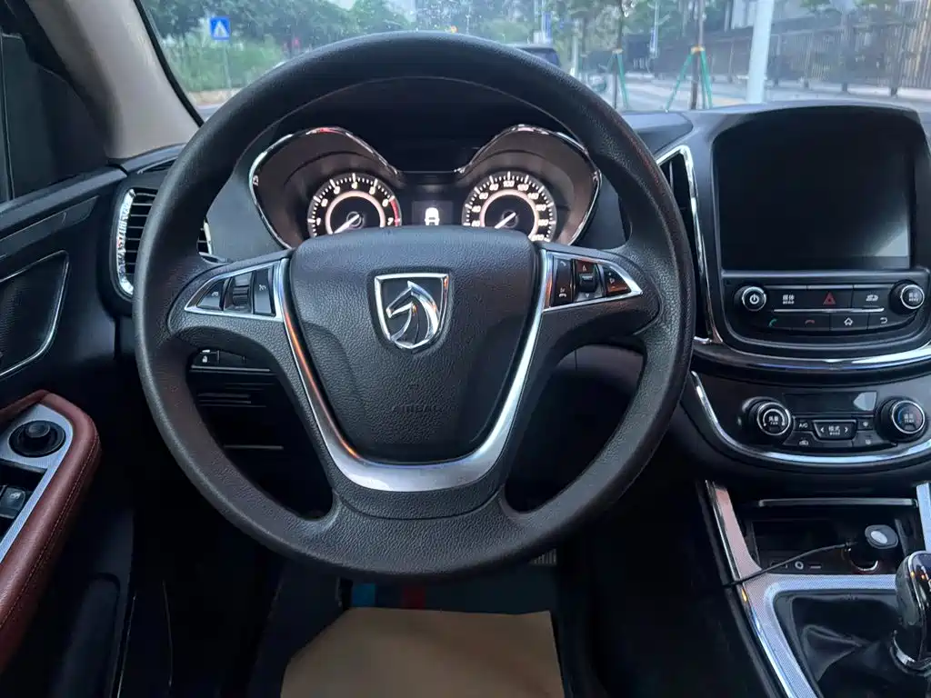 Фото 9 - Baojun 560