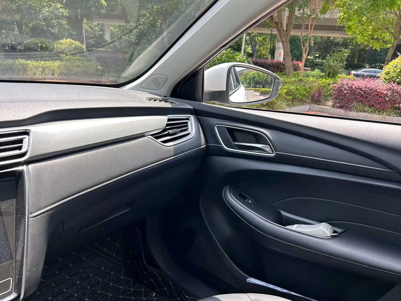 Roewe i5 2019 2019 1.5L Auto 4G Langhao Edition