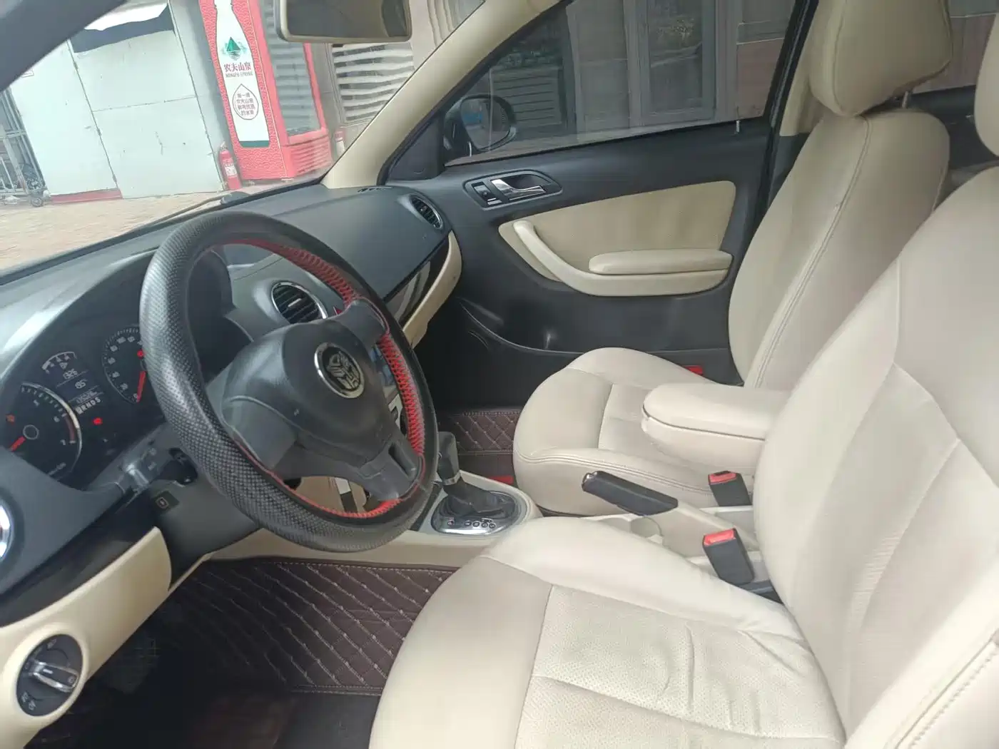 Volkswagen Lavida 2011 1.6L Automatic Pinxuan Edition фото 5