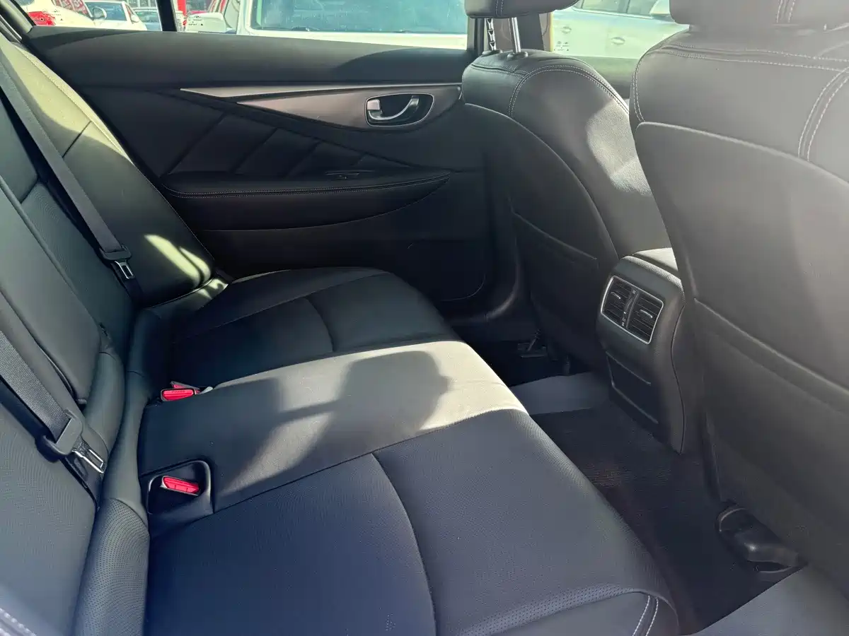 Infiniti Q50L 2019 2018 2.0T Leisure Edition (China VI)