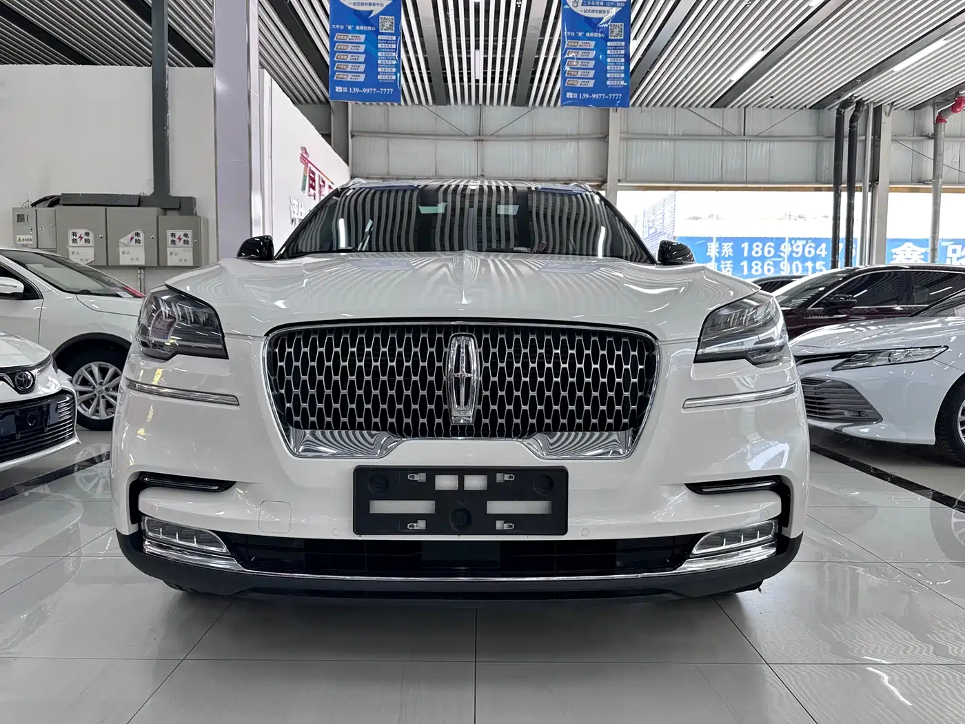 Photo 2 - Lincoln Aviator