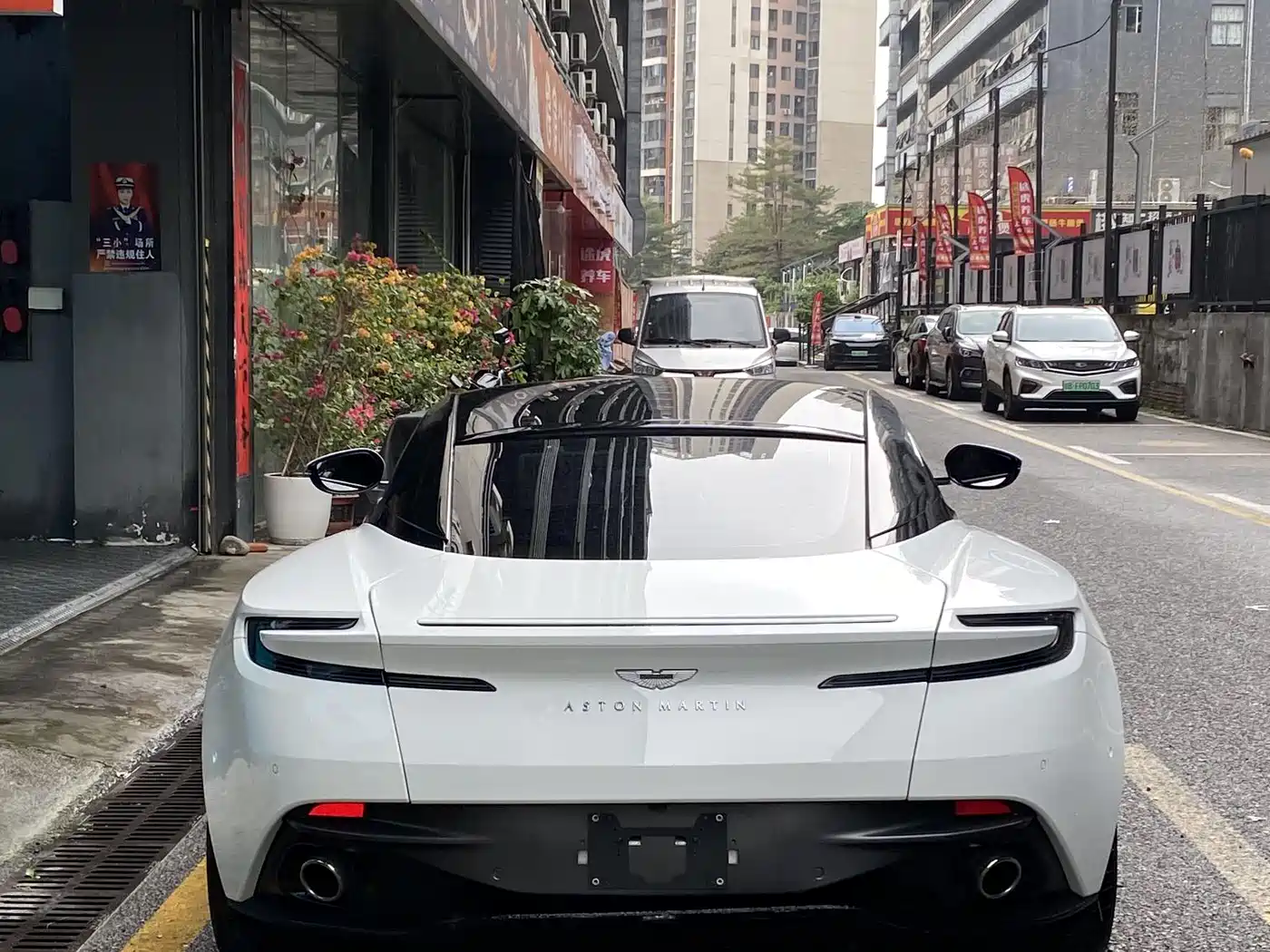 ASTON MARTIN DB11