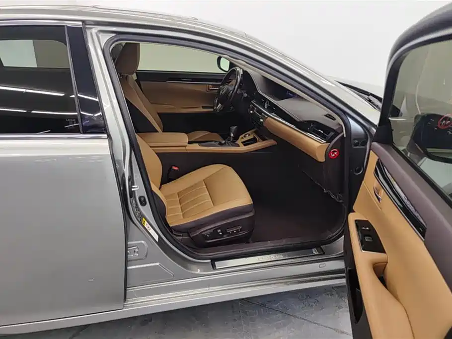 Lexus ES 2015 200 Elite Edition фото 8