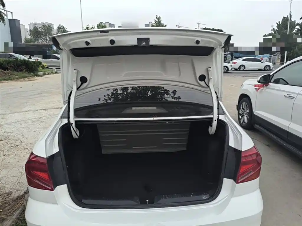 Volkswagen Jetta 2017 1.5L Manual Fashion фото 19