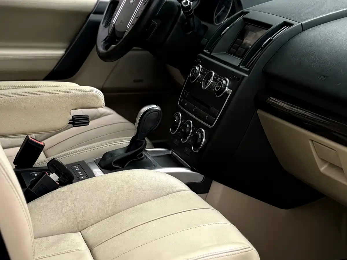 Land Rover Freelander 2 2014 2.0T Si4 SE Gasoline Edition фото 9