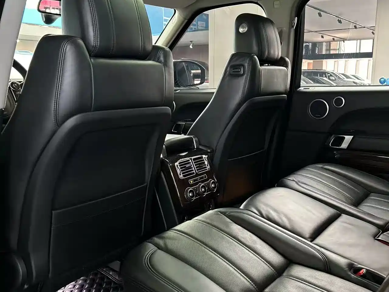 Land Rover Range Rover 2015 3.0 TDV6 Vogue фото 5