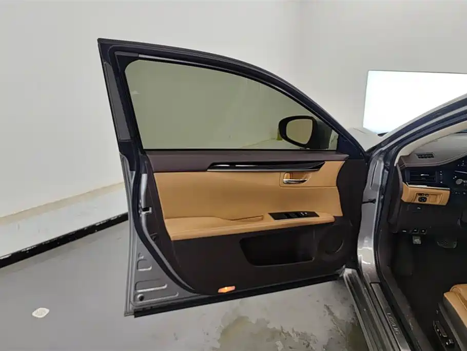 Lexus ES 2015 200 Elite Edition фото 7