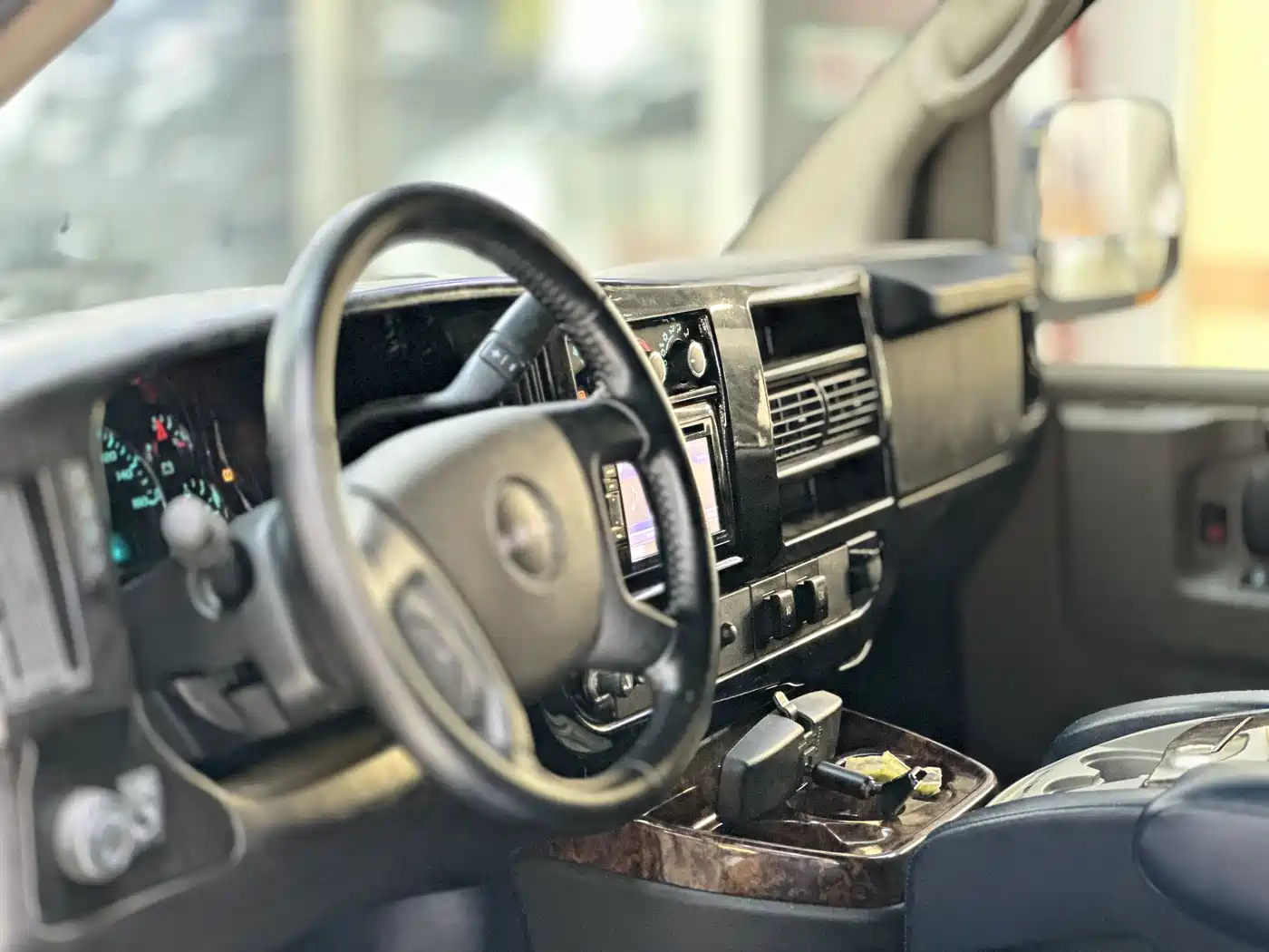GMC Savana 2016 2014 6.0L Long Wheelbase Leader Edition