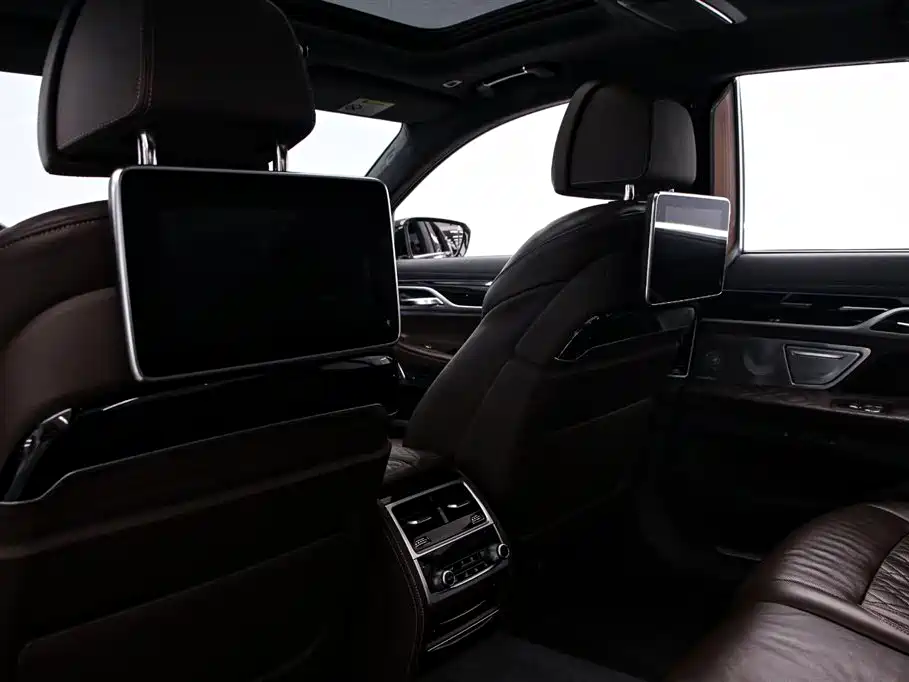 BMW 7 Series 2022 740Li xDrive Executive M Sport Package фото 15