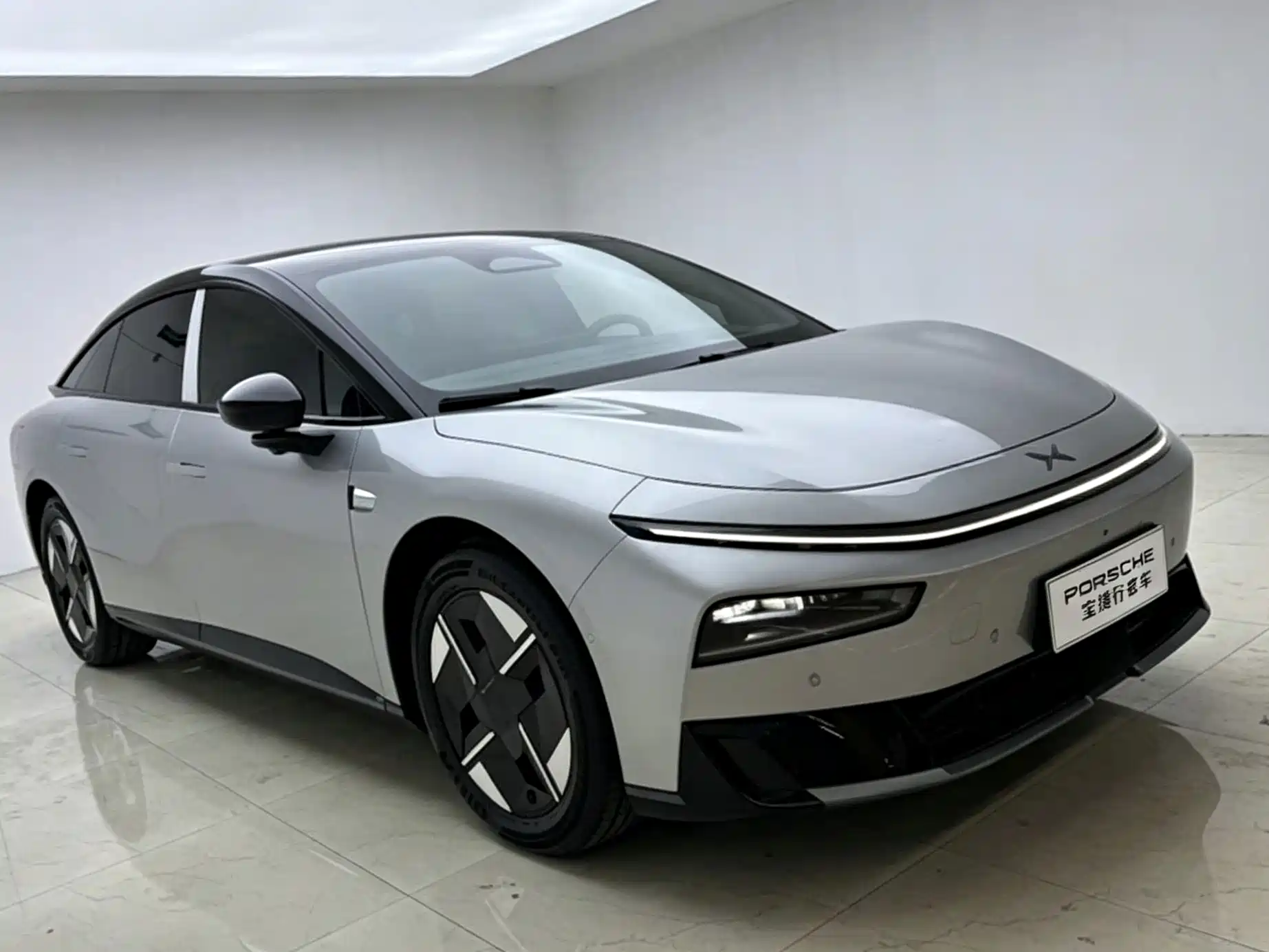 Фото 1 - XPeng P7+