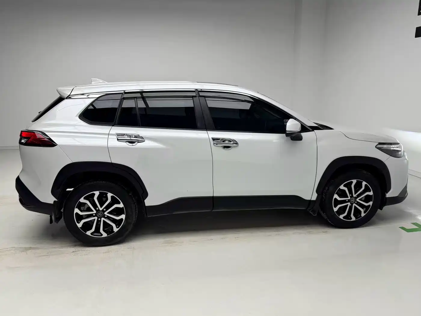 Toyota Frontlander 2023 2.0L CVT Luxury Edition фото 7