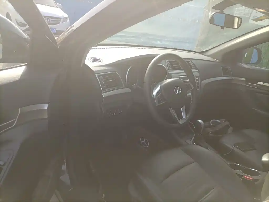 BAIC Senova X65 2016 2015 2.0T Automatic Elite