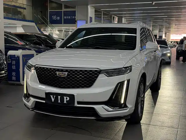 CADILLAC XT6