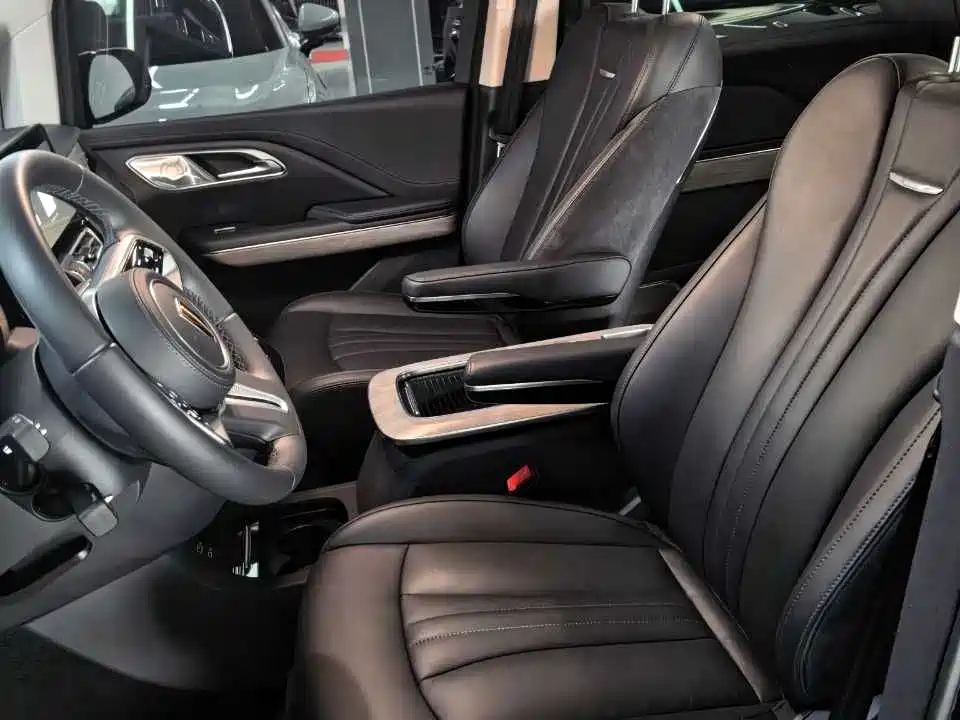 Hongqi HQ9 PHEV 2024 Model 2.0T AWD Business Edition фото 4