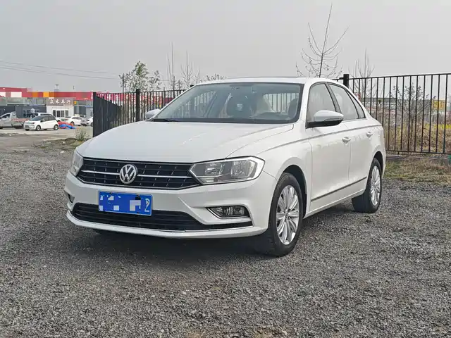 VOLKSWAGEN BORA