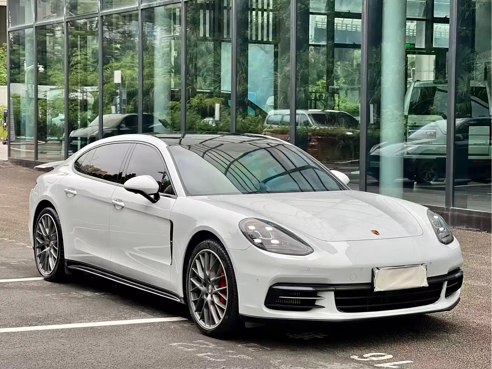 Фото 3 - Porsche Panamera