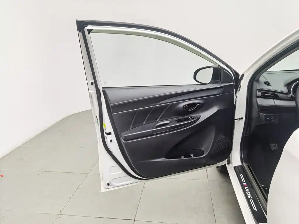 Фото 8 - Toyota Vios
