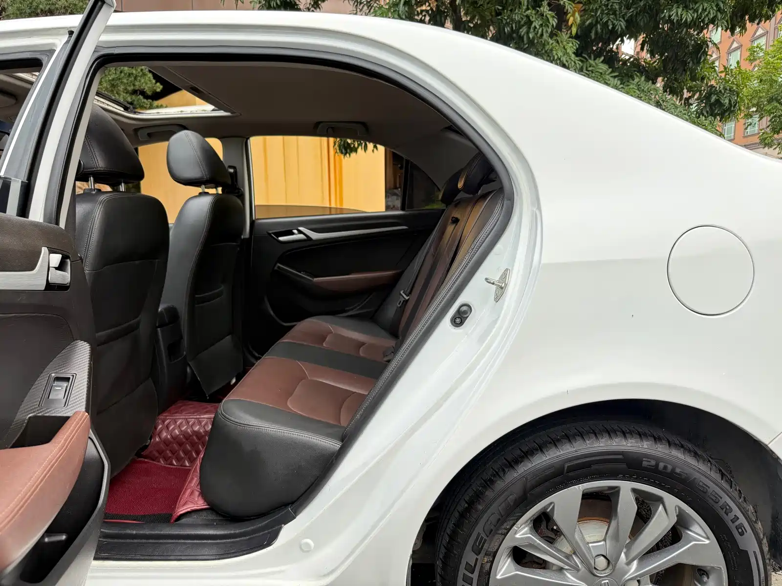 Фото 7 - Geely Vision