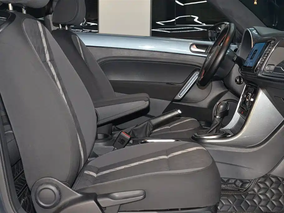Volkswagen Beetle 2018 180TSI Trend Joy Edition фото 15