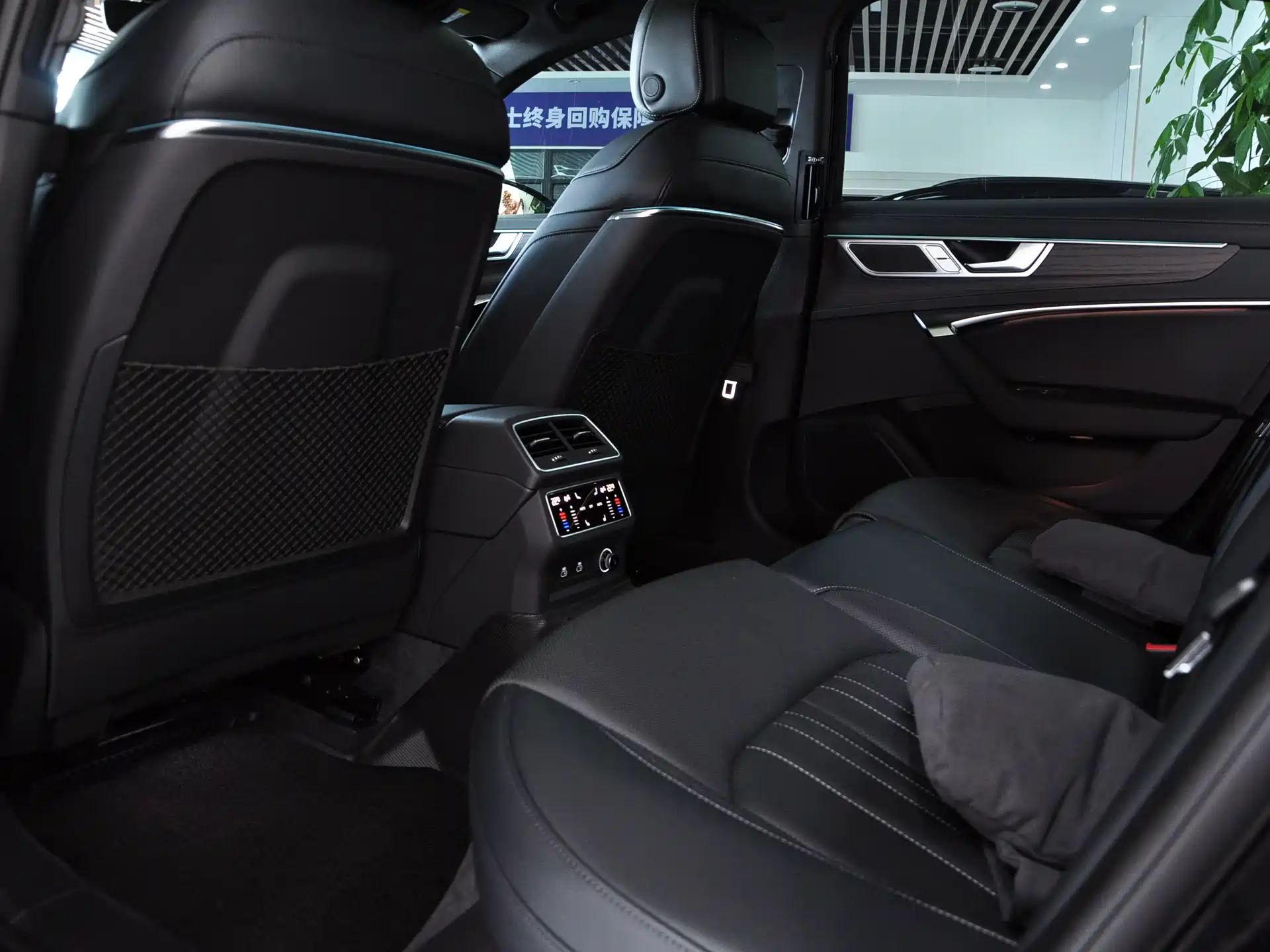 Фото 7 - Audi A6L