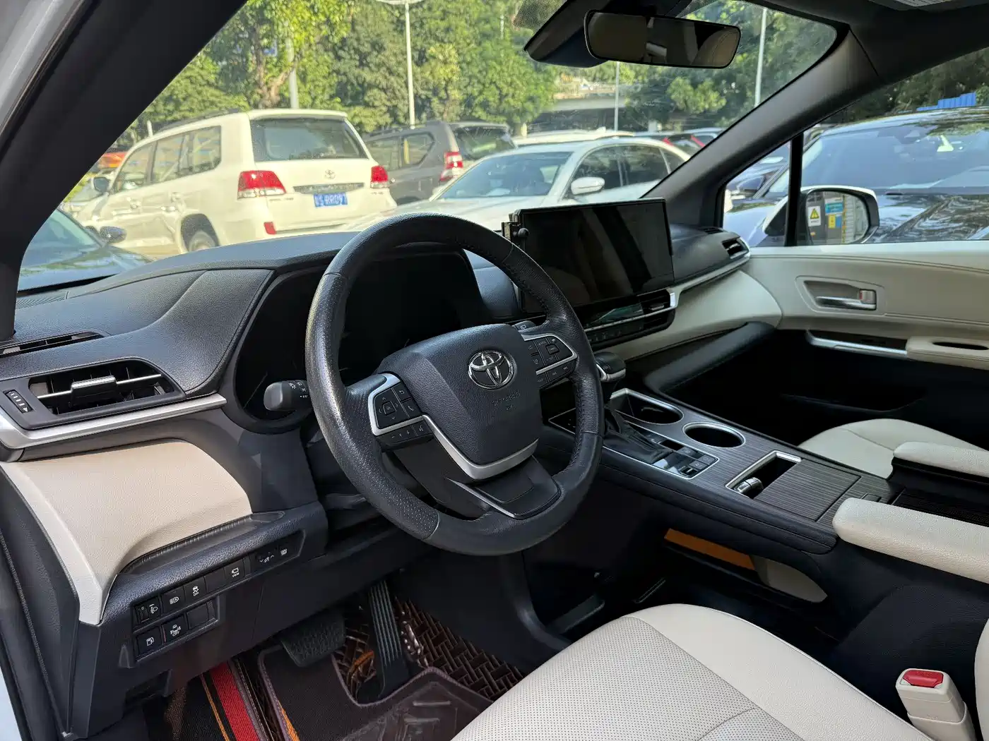 Toyota Granvia 2024 2.5L Hybrid Premium PLUS фото 12