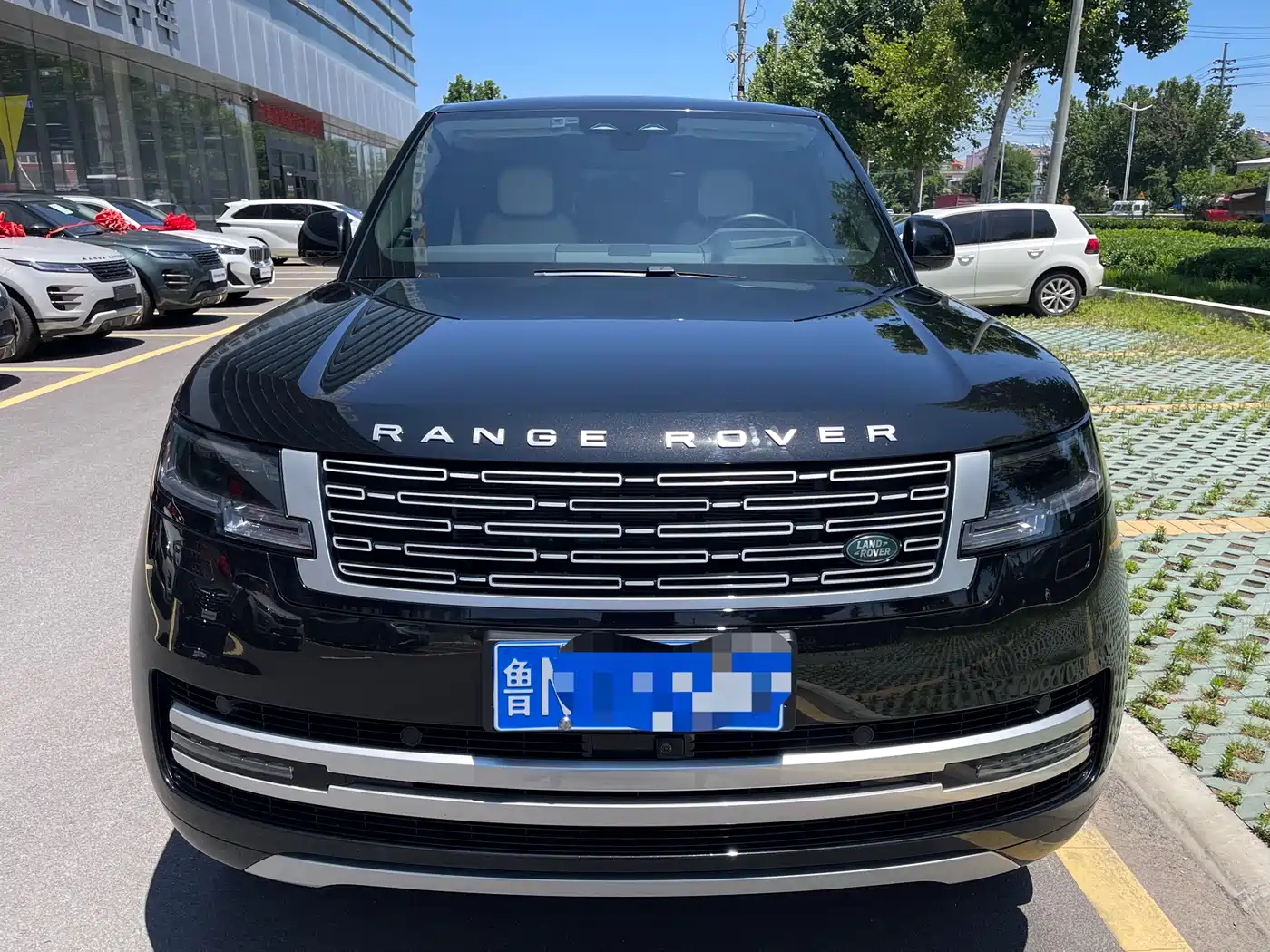 Land Rover Range Rover 2023 3.0 L6 400PS Golden Age Long Wheelbase