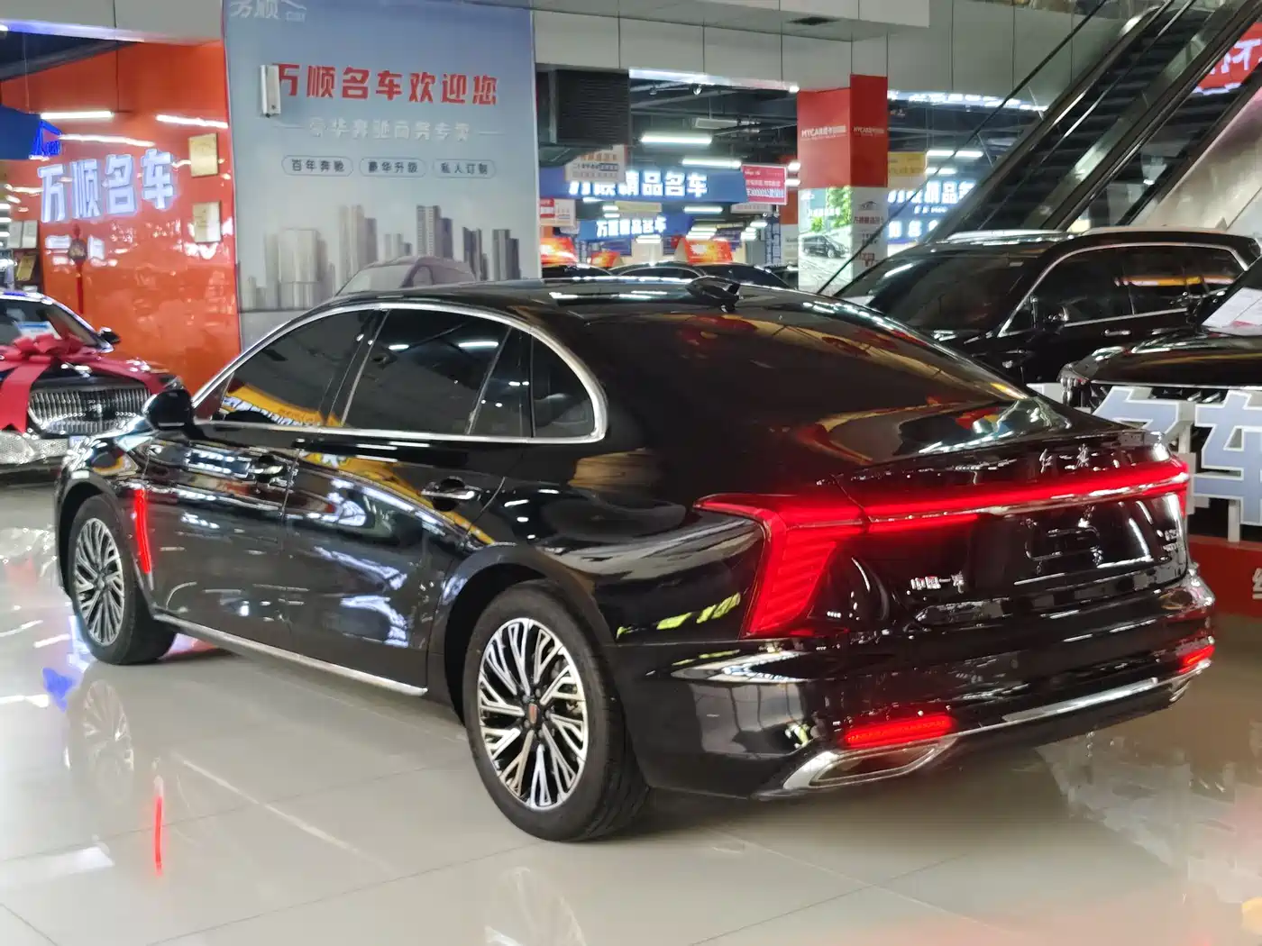 Hongqi H5 2025 2.0T Automatic Flag Celebration 500,000 Units Anniversary Edition фото 18