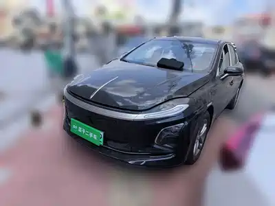 Hongqi E-QM5