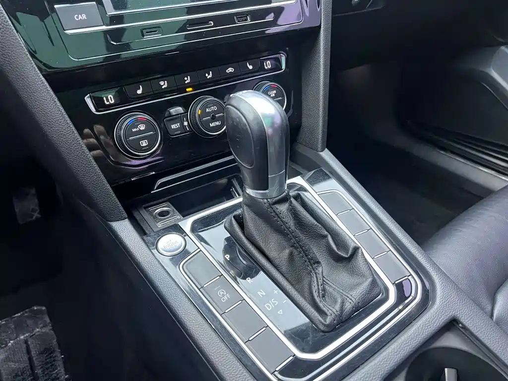 Volkswagen Magotan 2018 Facelift 330TSI DSG Luxury фото 20