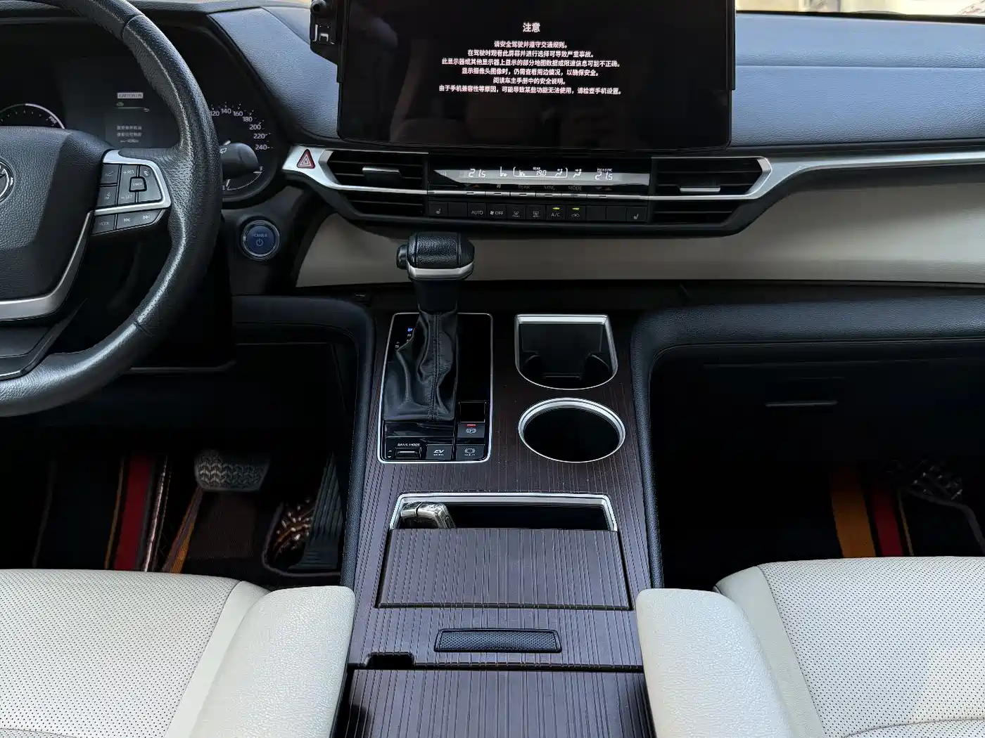 Toyota Granvia 2024 2.5L Hybrid Premium PLUS фото 8
