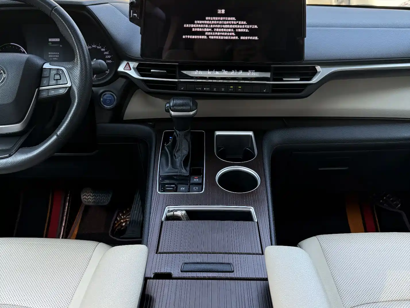 Фото 8 - Toyota Granvia