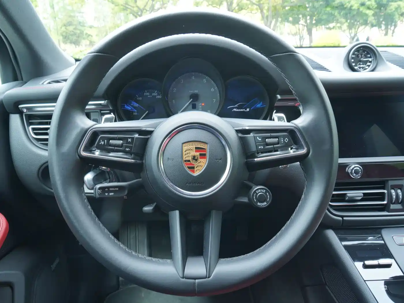 PORSCHE MACAN