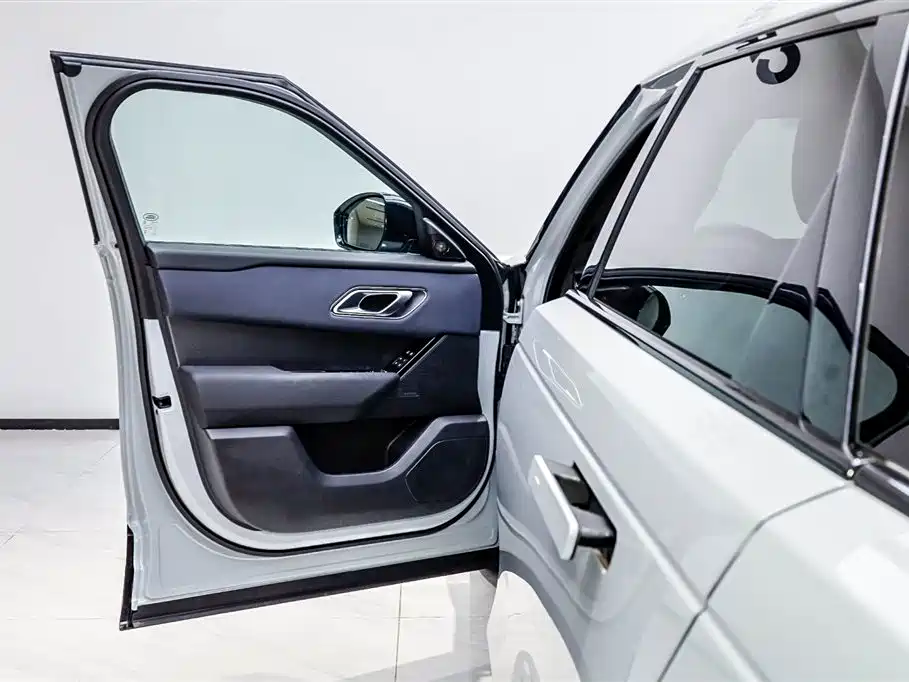 Land Rover Range Rover Velar 2024 Dynamic SE фото 8