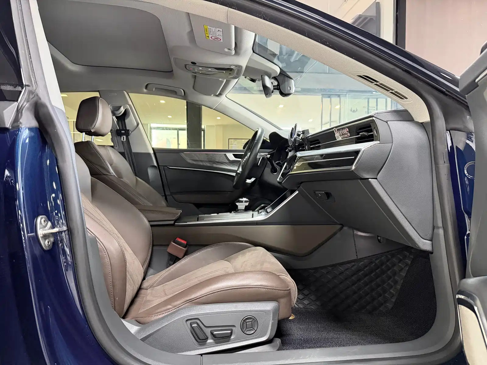 Фото 9 - Audi A7L