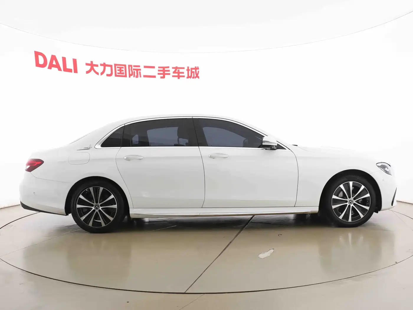 Mercedes-Benz E-Class New Energy 2023 E 350 e L Plug-in Hybrid Sport Sedan фото 13