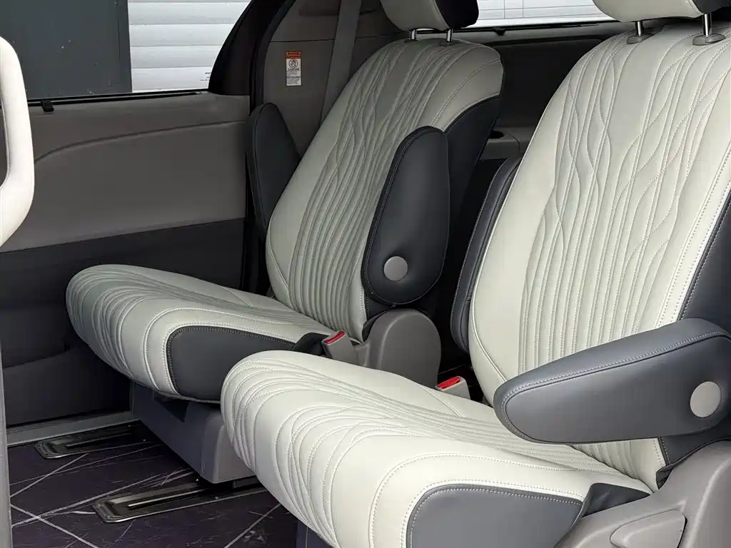 Toyota Sienna 2015 3.5L 4WD L фото 5