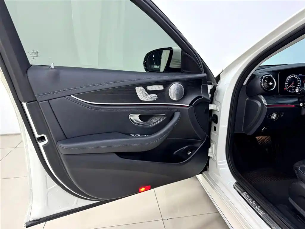 Mercedes-Benz E-Class 2017 E 300 L Sport Fashion фото 8