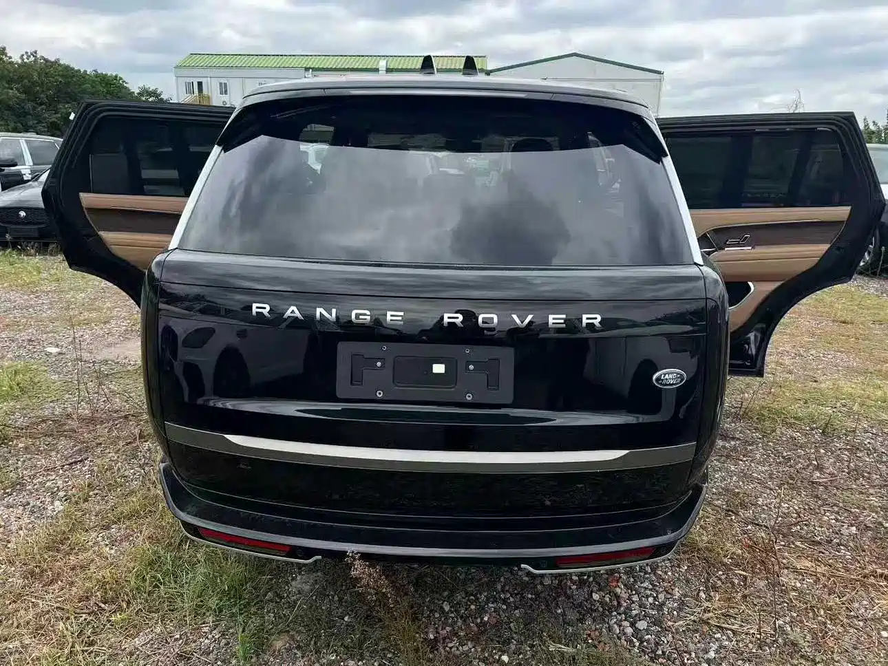Land Rover Range Rover 2026 Model 3.0 L6 400PS SE Long Wheelbase Version фото 11